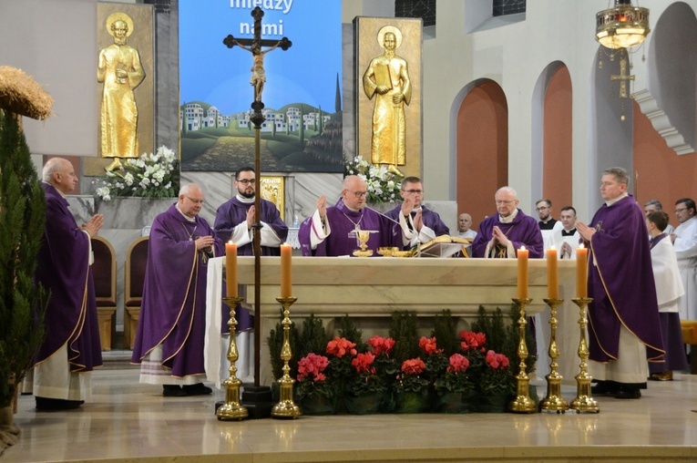 Msza św. żałobna za zmarłego papieża Benedykta XVI