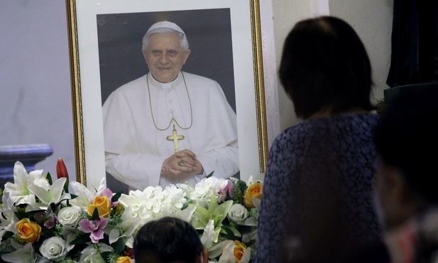 We wszystkich parafiach w Polsce zostanie dziś odprawiona Msza za Benedykta XVI