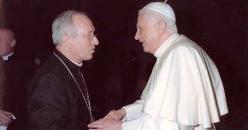 Pierwsze lata służby bp. Dziuby Kościołowi łowickiemu przypadły na czas pontyfikatu Benedykta XVI.