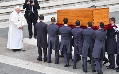 Uroczystości pogrzebowe Benedykta XVI – zobacz naszą relację