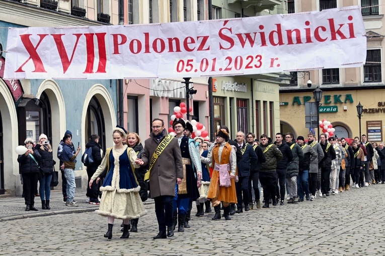 Jedna z kolumn zaraz po rozpoczęciu poloneza.