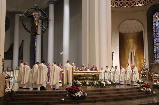 Katowice. Msza św. za Benedykta XVI w dniu jego pogrzebu