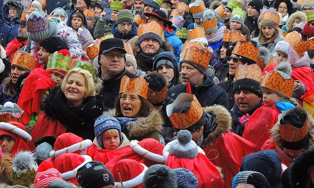 Orszaki Trzech Króli znów będą kolędować na ulicach wielu miejscowości.