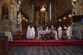 Modlitwa za zmarłego papieża w sandomierskiej katedrze.