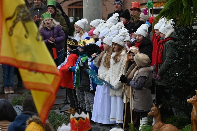 Orszak Trzech Króli 2023 w Wałbrzychu. Przywieźli ze sobą monety