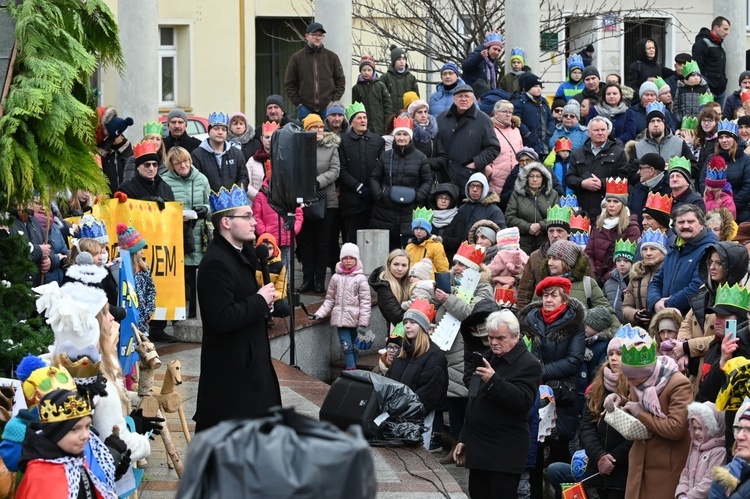 Orszak Trzech Króli 2023 w Wałbrzychu. Przywieźli ze sobą monety