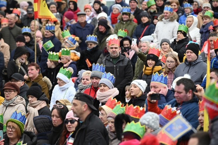 Orszak Trzech Króli 2023 w Wałbrzychu. Przywieźli ze sobą monety