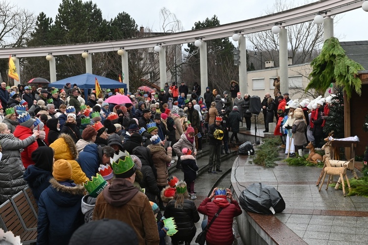 Orszak Trzech Króli 2023 w Wałbrzychu. Przywieźli ze sobą monety