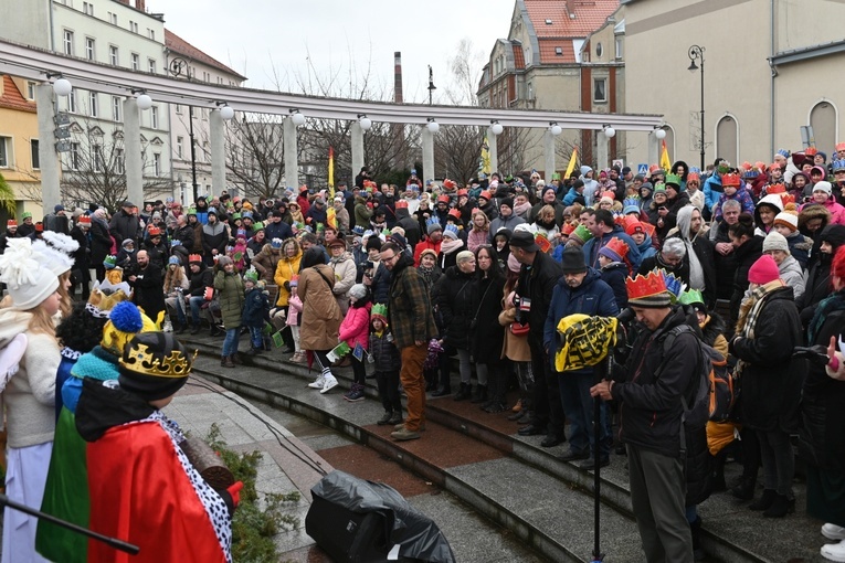 Orszak Trzech Króli 2023 w Wałbrzychu. Przywieźli ze sobą monety