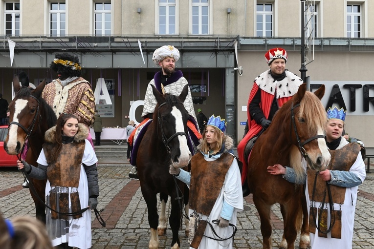 Orszak Trzech Króli 2023 w Wałbrzychu. Przywieźli ze sobą monety