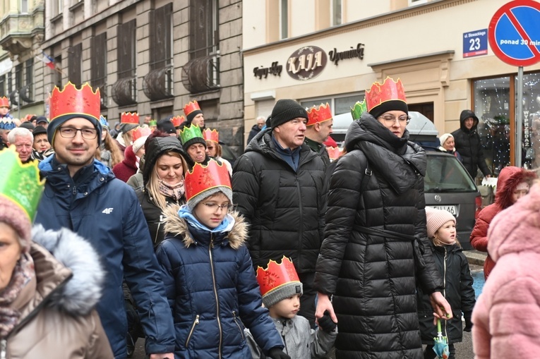 Orszak Trzech Króli 2023 w Wałbrzychu. Przywieźli ze sobą monety