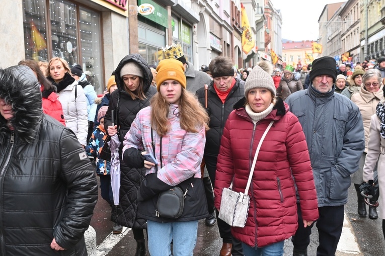 Orszak Trzech Króli 2023 w Wałbrzychu. Przywieźli ze sobą monety