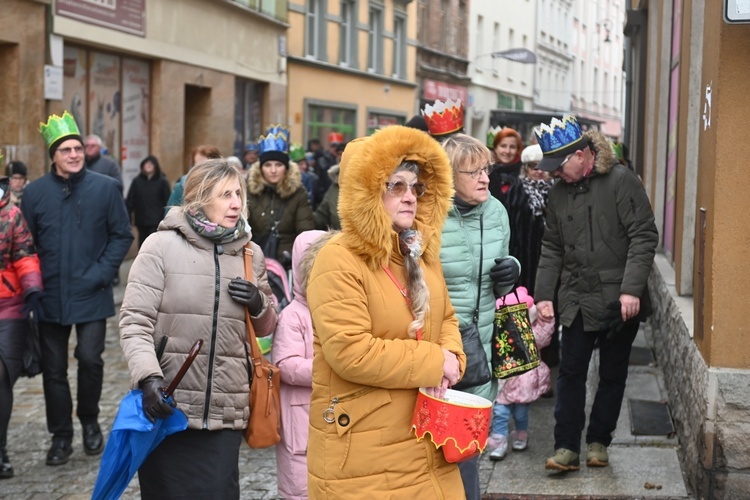 Orszak Trzech Króli 2023 w Wałbrzychu. Przywieźli ze sobą monety