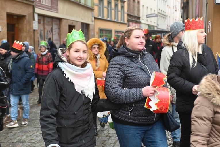 Orszak Trzech Króli 2023 w Wałbrzychu. Przywieźli ze sobą monety