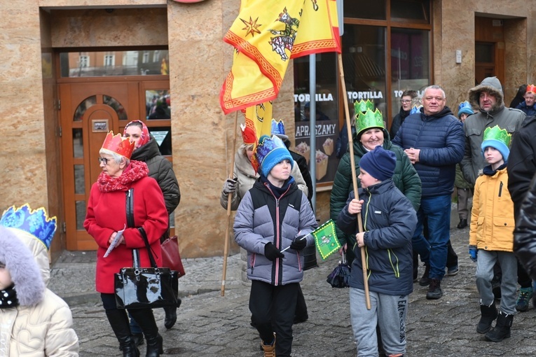 Orszak Trzech Króli 2023 w Wałbrzychu. Przywieźli ze sobą monety