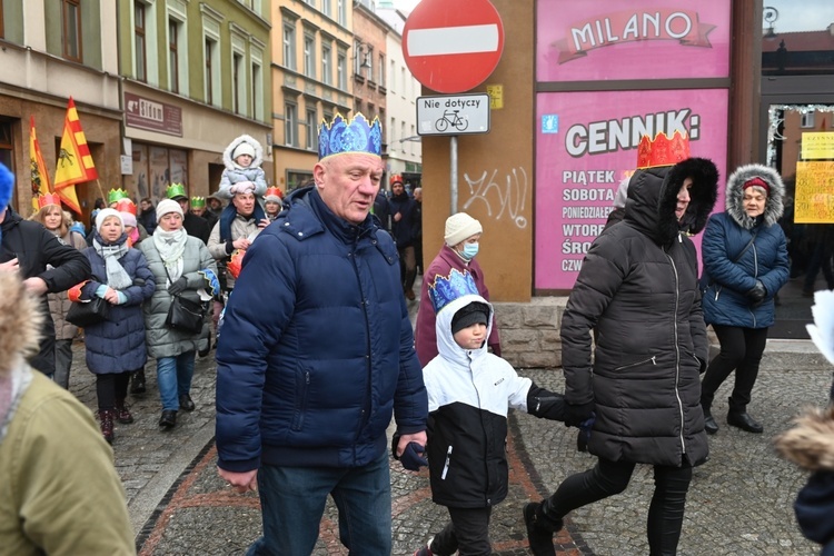 Orszak Trzech Króli 2023 w Wałbrzychu. Przywieźli ze sobą monety