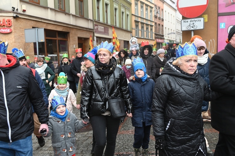 Orszak Trzech Króli 2023 w Wałbrzychu. Przywieźli ze sobą monety