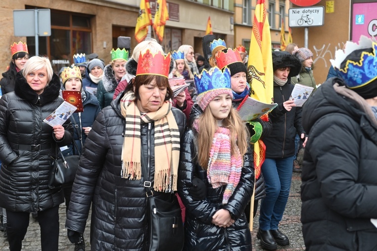 Orszak Trzech Króli 2023 w Wałbrzychu. Przywieźli ze sobą monety