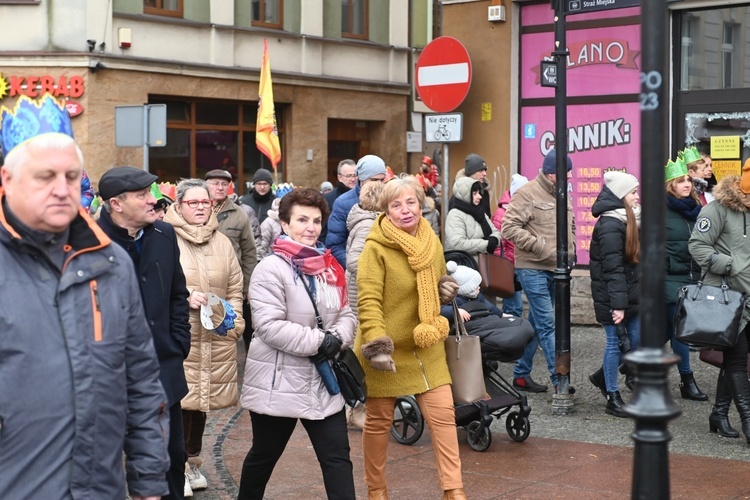 Orszak Trzech Króli 2023 w Wałbrzychu. Przywieźli ze sobą monety