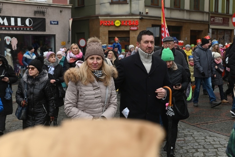 Orszak Trzech Króli 2023 w Wałbrzychu. Przywieźli ze sobą monety