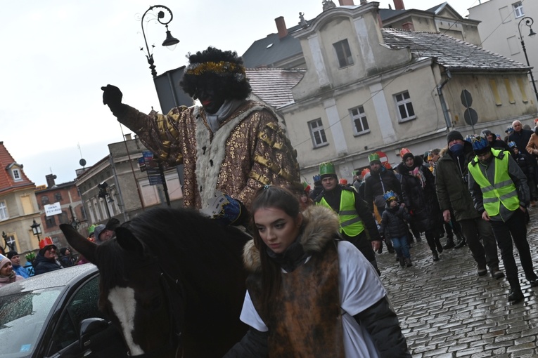 Orszak Trzech Króli 2023 w Wałbrzychu. Przywieźli ze sobą monety