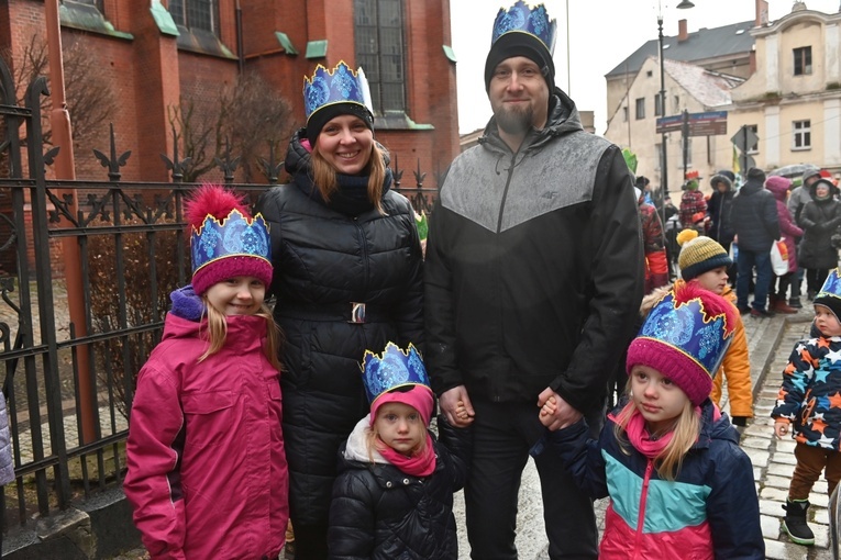 Orszak Trzech Króli 2023 w Wałbrzychu. Przywieźli ze sobą monety