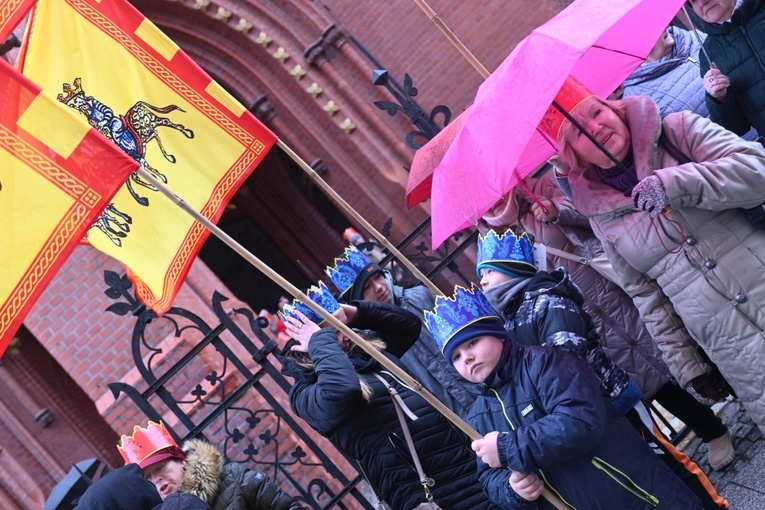 Orszak Trzech Króli 2023 w Wałbrzychu. Przywieźli ze sobą monety