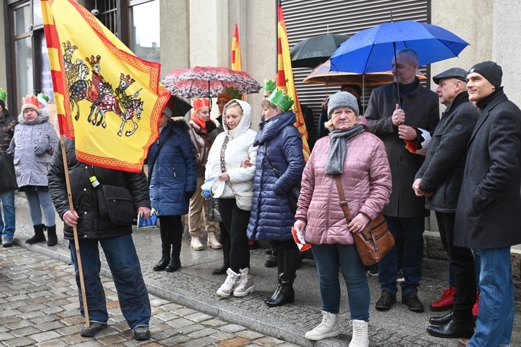 Orszak Trzech Króli 2023 w Wałbrzychu. Przywieźli ze sobą monety