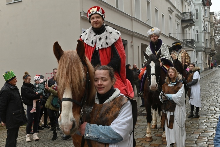 Orszak Trzech Króli 2023 w Wałbrzychu. Przywieźli ze sobą monety