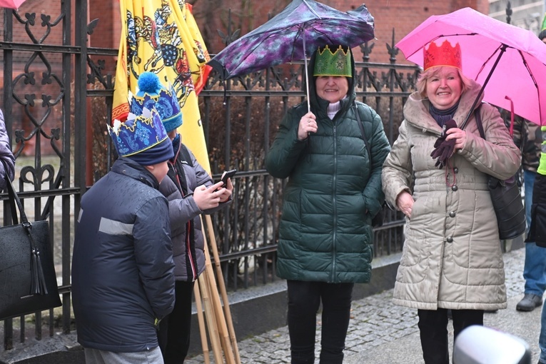 Orszak Trzech Króli 2023 w Wałbrzychu. Przywieźli ze sobą monety
