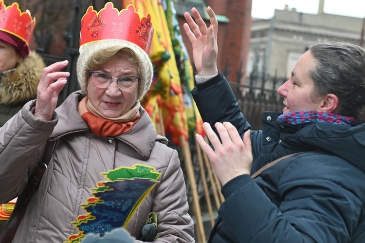 Orszak Trzech Króli 2023 w Wałbrzychu. Przywieźli ze sobą monety