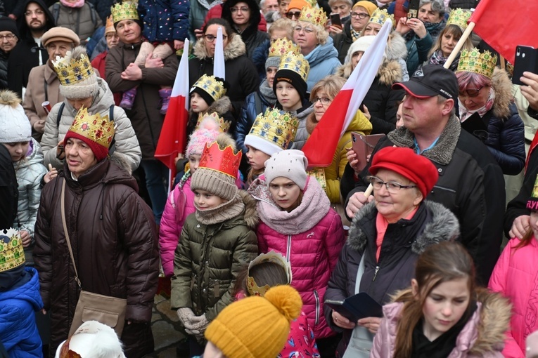 Orszak Trzech Króli 2023 w Świdnicy. Tradycyjnie z osiołkami