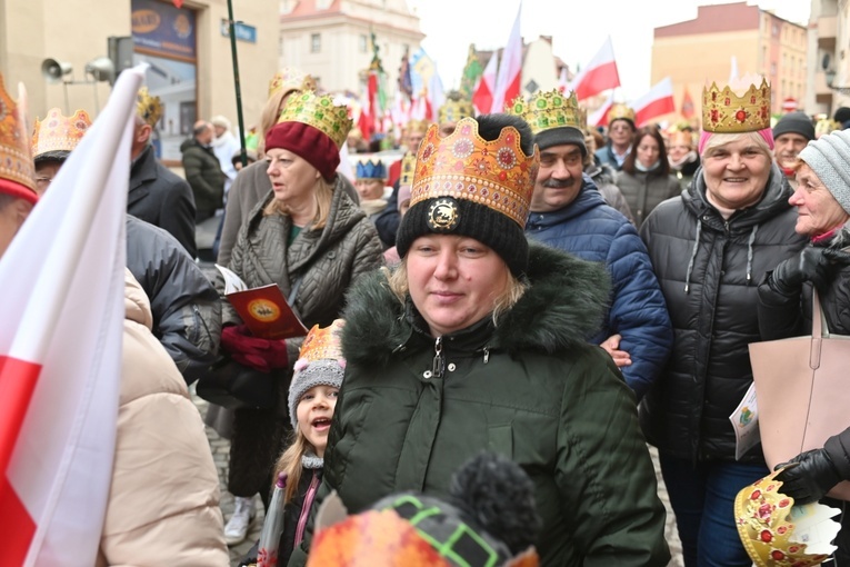 Orszak Trzech Króli 2023 w Świdnicy. Tradycyjnie z osiołkami