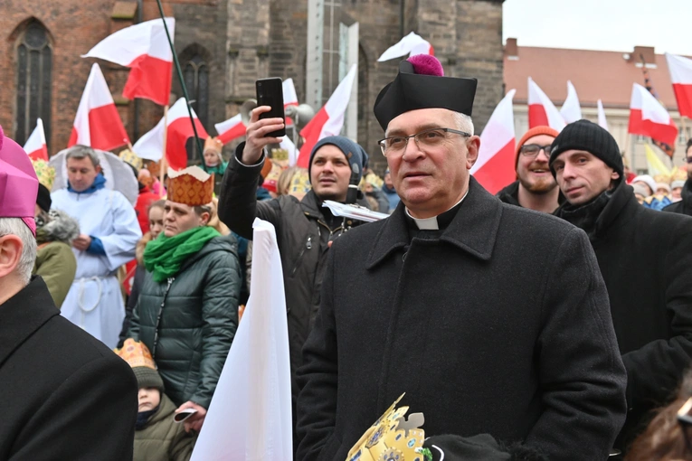 Orszak Trzech Króli 2023 w Świdnicy. Tradycyjnie z osiołkami