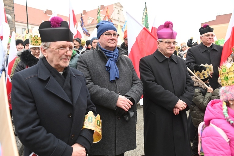 Orszak Trzech Króli 2023 w Świdnicy. Tradycyjnie z osiołkami