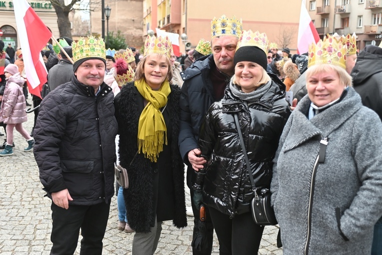 Orszak Trzech Króli 2023 w Świdnicy. Tradycyjnie z osiołkami