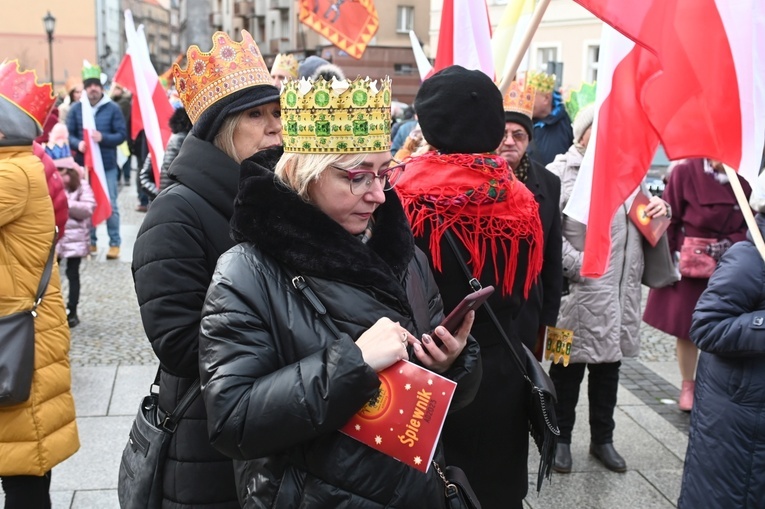 Orszak Trzech Króli 2023 w Świdnicy. Tradycyjnie z osiołkami
