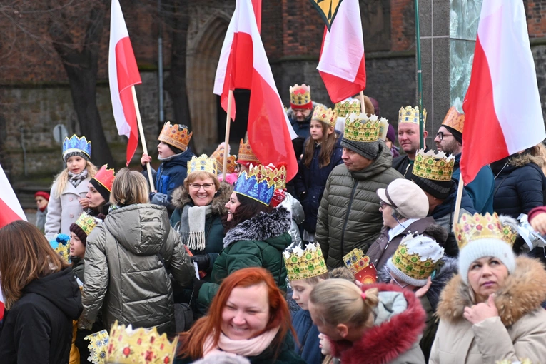 Orszak Trzech Króli 2023 w Świdnicy. Tradycyjnie z osiołkami