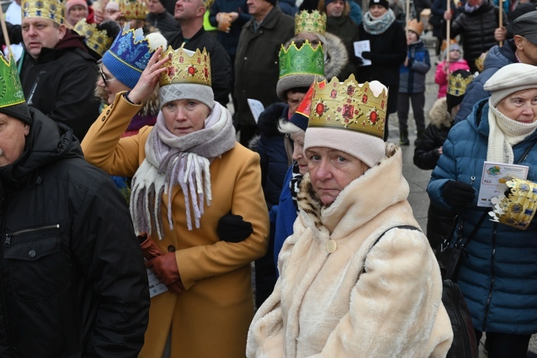 Orszak Trzech Króli 2023 w Świdnicy. Tradycyjnie z osiołkami