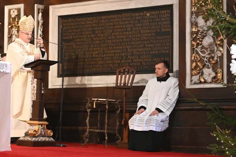 Orszak Trzech Króli 2023 w Świdnicy. Tradycyjnie z osiołkami