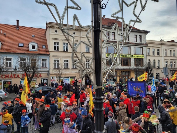 Orszak Trzech Króli 2023 w Świebodzicach. Razem do Betlejem