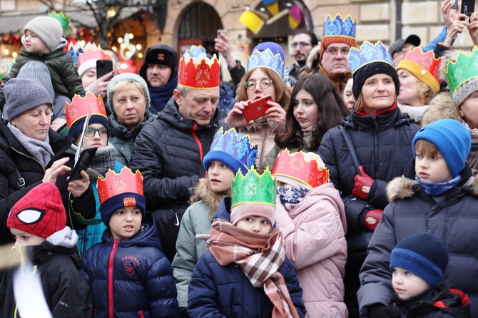 Barwny orszak przeszedł ulicami stolicy