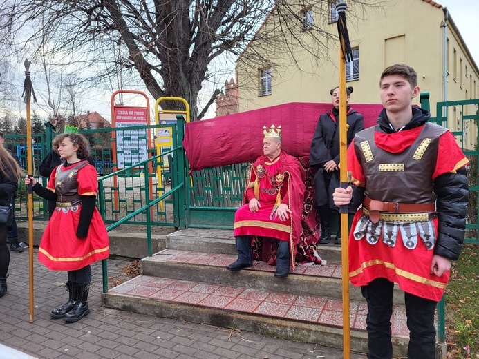 Orszak Trzech Króli 2023 w Jaroszowie. Rodzinna tradycja