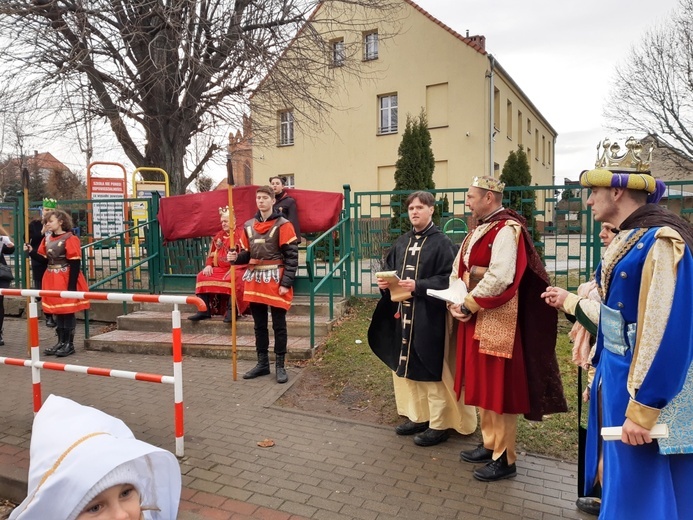 Orszak Trzech Króli 2023 w Jaroszowie. Rodzinna tradycja