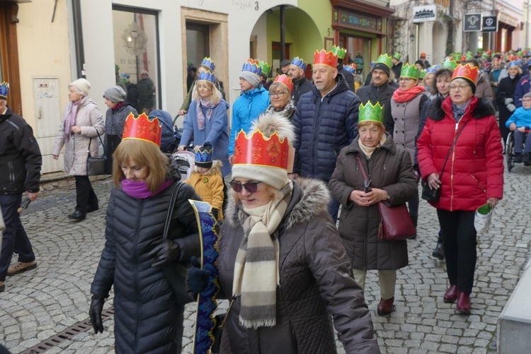 Orszak Trzech Króli w Bielsku-Białej 2023 - na trasie z Aleksandrowic