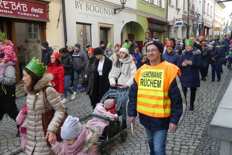 Orszak Trzech Króli w Bielsku-Białej 2023 - na trasie z Aleksandrowic