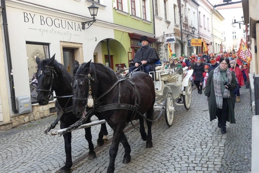 Orszak Trzech Króli w Bielsku-Białej 2023 - na trasie z Aleksandrowic
