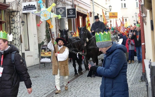 Orszak Trzech Króli w Bielsku-Białej 2023 - na trasie z Aleksandrowic