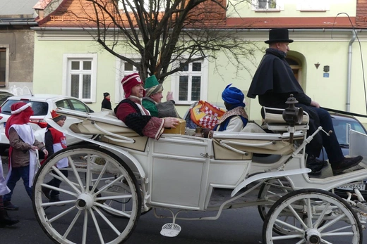 Orszak Trzech Króli w Bielsku-Białej 2023 - na trasie z Aleksandrowic