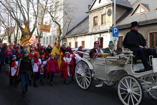 Orszak Trzech Króli w Bielsku-Białej 2023 - na trasie z Aleksandrowic